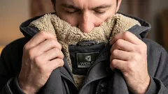 Jak se zbavit zápachu potu na svrchním oblečení bez praní