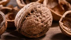 Nevyhazujte skořápky z vlašských ořechů: tento odpad vám pomůže vyřešit spoustu domácích problémů.