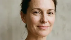 8 důležitých detailů ve vzhledu ženy, které okamžitě prozradí její věk