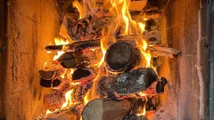 Až 50 % úspora na palivovém dřevě: trik, který znají jen staří vesničané